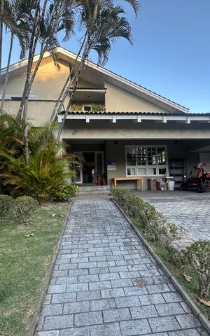 Casa de condomínio para alugar com 500m², 4 quartos e 4 vagas Casa de condomínio para alugar com 500m², 4 quartos e 4 vagasGaragem