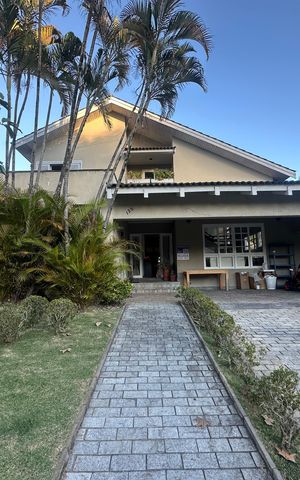 Casa de condomínio para alugar com 500m², 4 quartos e 4 vagas Casa de condomínio para alugar com 500m², 4 quartos e 4 vagasFachada