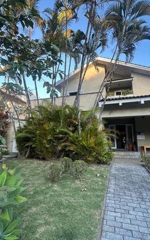 Casa de condomínio para alugar com 500m², 4 quartos e 4 vagas Casa de condomínio para alugar com 500m², 4 quartos e 4 vagasFachada