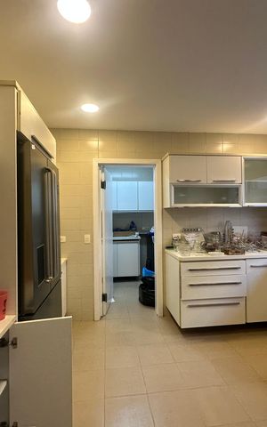 Casa de condomínio para alugar com 500m², 4 quartos e 4 vagas Casa de condomínio para alugar com 500m², 4 quartos e 4 vagasCozinha