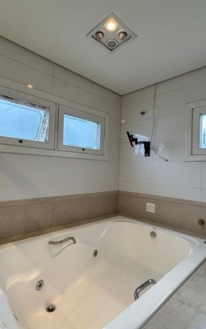 Apartamento para alugar com 500m², 4 quartos e 4 vagas Apartamento para alugar com 500m², 4 quartos e 4 vagasBanheiro da Suíte 2