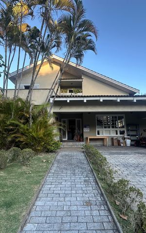 Casa de condomínio para alugar com 500m², 4 quartos e 4 vagas Casa de condomínio para alugar com 500m², 4 quartos e 4 vagasFachada