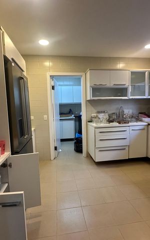 Casa de condomínio para alugar com 500m², 4 quartos e 4 vagas Casa de condomínio para alugar com 500m², 4 quartos e 4 vagasCozinha