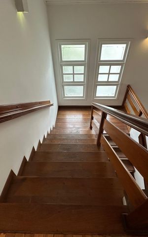 Apartamento para alugar com 500m², 4 quartos e 4 vagas Apartamento para alugar com 500m², 4 quartos e 4 vagasEscada