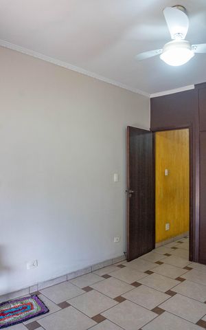 Casa à venda com 250m², 4 quartos e 2 vagas Casa à venda com 250m², 4 quartos e 2 vagasQuarto 2 ou sala