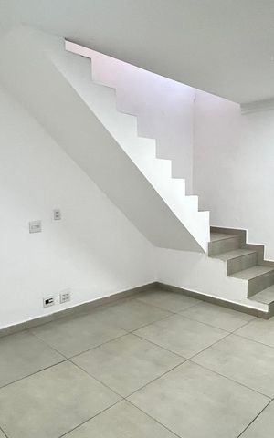 Casa à venda com 220m², 3 quartos e 4 vagas Casa à venda com 220m², 3 quartos e 4 vagasSala