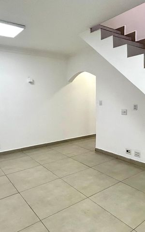Casa à venda com 220m², 3 quartos e 4 vagas Casa à venda com 220m², 3 quartos e 4 vagasSala