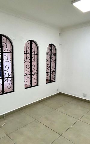 Casa à venda com 220m², 3 quartos e 4 vagas Casa à venda com 220m², 3 quartos e 4 vagasSala