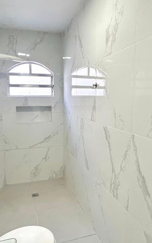 Casa à venda com 220m², 3 quartos e 4 vagas Casa à venda com 220m², 3 quartos e 4 vagasBanheiro 2