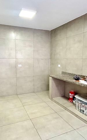Casa à venda com 220m², 3 quartos e 4 vagas Casa à venda com 220m², 3 quartos e 4 vagasCozinha
