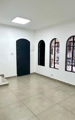 Casa à venda com 220m², 3 quartos e 4 vagas Casa à venda com 220m², 3 quartos e 4 vagasSala