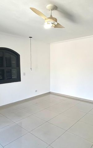Casa à venda com 220m², 3 quartos e 4 vagas Casa à venda com 220m², 3 quartos e 4 vagasQuarto 3