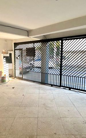 Casa à venda com 220m², 3 quartos e 4 vagas Casa à venda com 220m², 3 quartos e 4 vagasGaragem