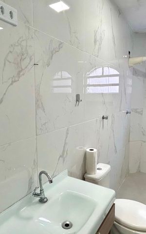 Casa à venda com 220m², 3 quartos e 4 vagas Casa à venda com 220m², 3 quartos e 4 vagasBanheiro 2