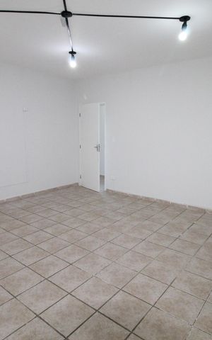 Casa para alugar com 90m², 1 quarto e 2 vagasQuarto
