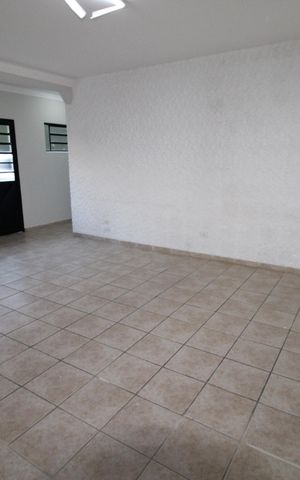Casa para alugar com 90m², 1 quarto e 2 vagasSala