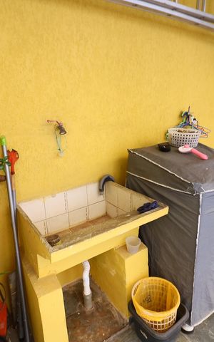 Casa à venda com 208m², 5 quartos e 4 vagasÁrea de Serviço 2