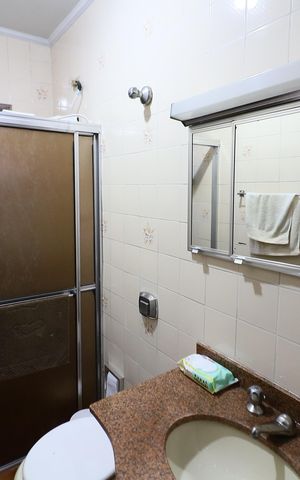 Casa à venda com 208m², 5 quartos e 4 vagasBanheiro 2
