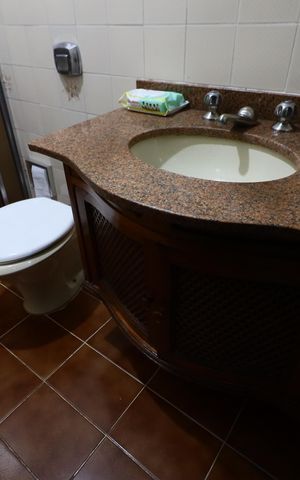 Casa à venda com 208m², 5 quartos e 4 vagasBanheiro 2