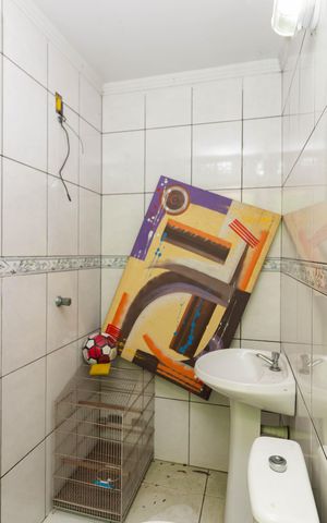 Casa à venda com 220m², 2 quartos e 5 vagasBanheiro de serviço