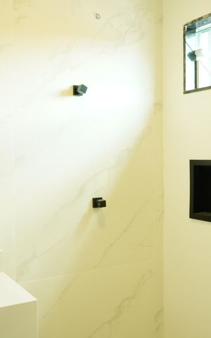 Casa à venda com 100m², 3 quartos e 2 vagasBanheiro da suíte 3