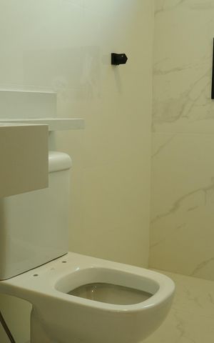 Casa à venda com 100m², 3 quartos e 2 vagasBanheiro da suíte 