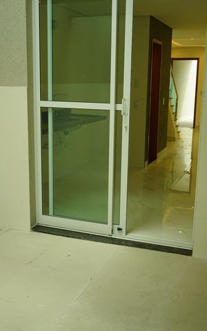 Casa à venda com 100m², 3 quartos e 2 vagasÁrea de serviço