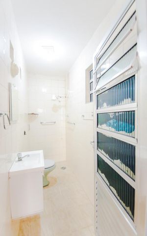 Casa para alugar com 169m², 2 quartos e 1 vagaÁrea de Serviço - Banheiro de Serviço 