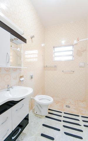 Casa para alugar com 169m², 2 quartos e 1 vagaBanheiro