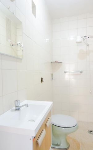 Casa para alugar com 169m², 2 quartos e 1 vagaÁrea de Serviço - Banheiro de Serviço 