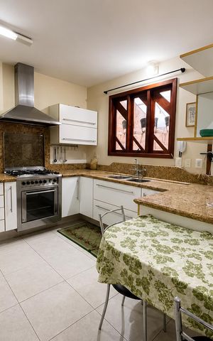 Casa para alugar com 236m², 4 quartos e 2 vagas Casa para alugar com 236m², 4 quartos e 2 vagasCozinha