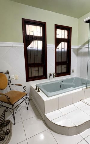 Casa para alugar com 236m², 4 quartos e 2 vagas Casa para alugar com 236m², 4 quartos e 2 vagasBanheiro social 2