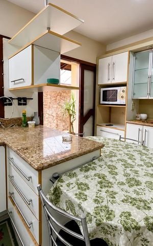 Casa para alugar com 236m², 4 quartos e 2 vagas Casa para alugar com 236m², 4 quartos e 2 vagasCozinha