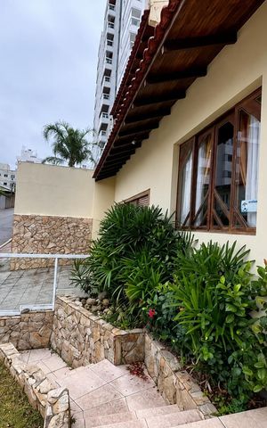 Casa para alugar com 236m², 4 quartos e 2 vagas Casa para alugar com 236m², 4 quartos e 2 vagasÁrea comum