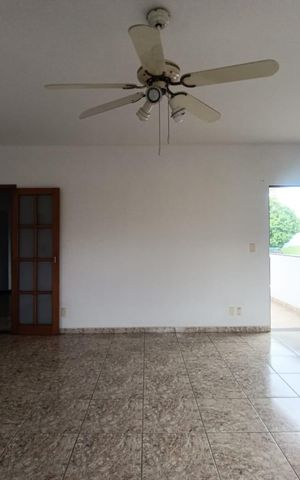 Casa para alugar com 180m², 4 quartos e 3 vagas Casa para alugar com 180m², 4 quartos e 3 vagasSala