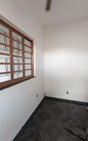 Casa para alugar com 180m², 4 quartos e 3 vagas Casa para alugar com 180m², 4 quartos e 3 vagasEscritório