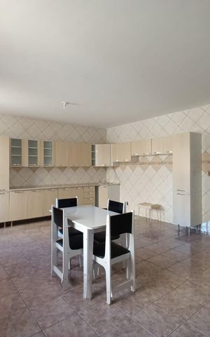 Casa para alugar com 180m², 4 quartos e 3 vagas Casa para alugar com 180m², 4 quartos e 3 vagasCozinha