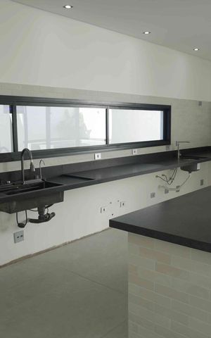 Casa de condomínio à venda com 375m², 4 quartos e 4 vagas Casa de condomínio à venda com 375m², 4 quartos e 4 vagasCozinha