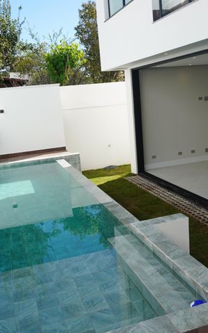 Casa de condomínio à venda com 375m², 4 quartos e 4 vagasPiscina