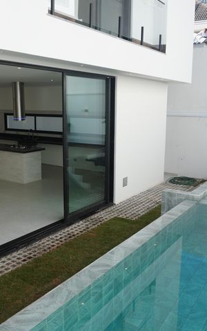 Casa de condomínio à venda com 375m², 4 quartos e 4 vagasPiscina