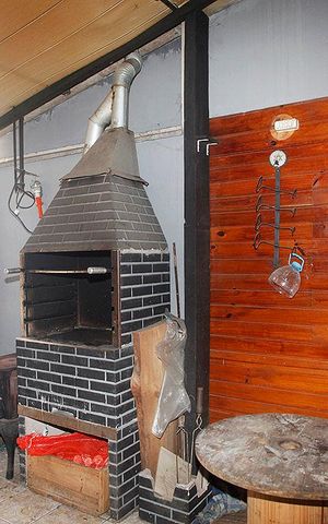 Casa à venda com 180m², 3 quartos e 2 vagasChurrasqueira