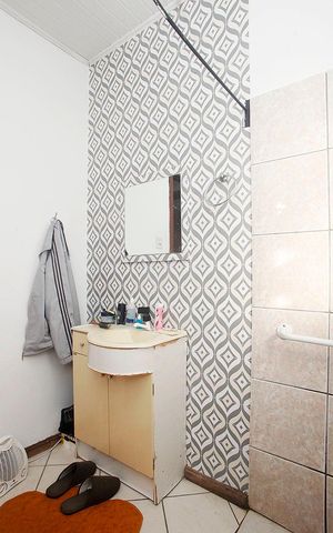 Casa à venda com 180m², 3 quartos e 2 vagasBanheiro 1