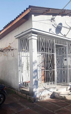 Casa à venda com 180m², 3 quartos e 2 vagasFachada