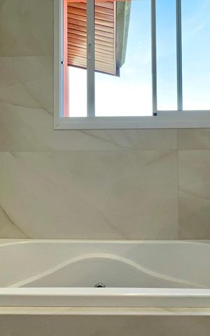 Casa de condomínio à venda com 300m², 4 quartos e 2 vagas Casa de condomínio à venda com 300m², 4 quartos e 2 vagasBanheiro da Suíte 2