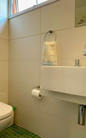 Casa de condomínio à venda com 300m², 4 quartos e 2 vagas Casa de condomínio à venda com 300m², 4 quartos e 2 vagasBanheiro da Suíte 1