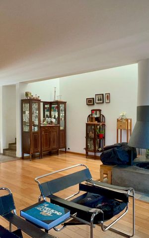 Casa de condomínio à venda com 300m², 4 quartos e 2 vagas Casa de condomínio à venda com 300m², 4 quartos e 2 vagasSala