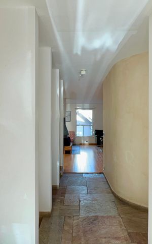 Casa de condomínio à venda com 300m², 4 quartos e 2 vagas Casa de condomínio à venda com 300m², 4 quartos e 2 vagasEntrada