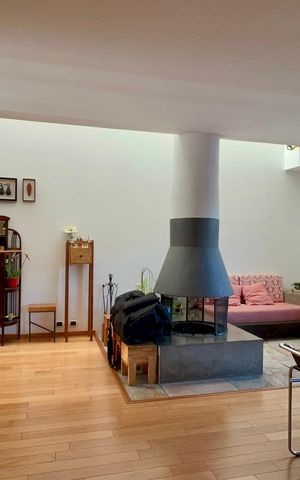 Casa de condomínio à venda com 300m², 4 quartos e 2 vagas Casa de condomínio à venda com 300m², 4 quartos e 2 vagasSala