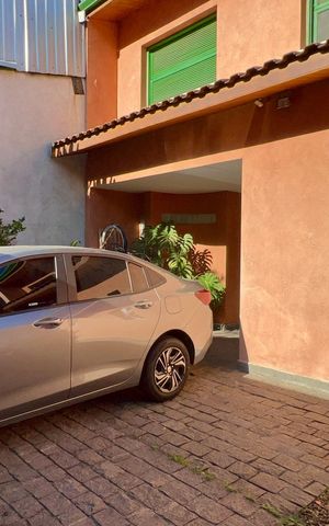 Casa de condomínio à venda com 300m², 4 quartos e 2 vagas Casa de condomínio à venda com 300m², 4 quartos e 2 vagasGaragem