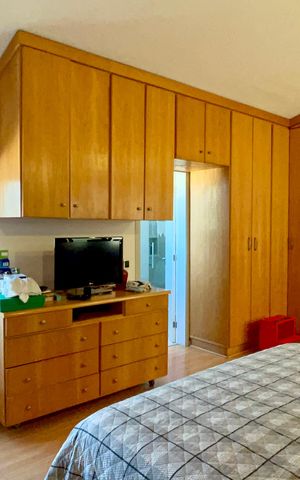 Casa de condomínio à venda com 300m², 4 quartos e 2 vagas Casa de condomínio à venda com 300m², 4 quartos e 2 vagasSuíte 2